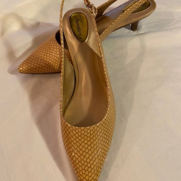 Trotters Shoes - Trotters Fashionable Sling backs - Size 8 Narrow